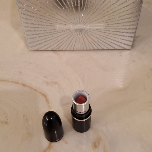 "Firework Like A Charm" M.A.C Mini Pouch/Lipstick - Picture 16 of 16